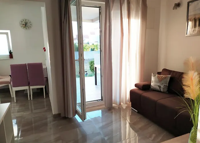 Mira Apartman *